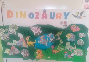 Efekt wspólnej pracy całej grupy -praca plastyczna dinozaury