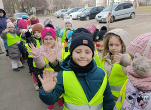 Dzieci zadowolone wracają do przedszkola