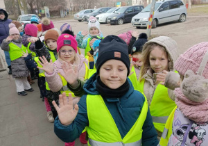 Dzieci zadowolone wracają do przedszkola