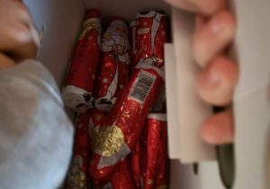 Pudełko z czekoladowymi mikołajkami - upominek dla dzieci