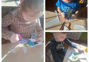 Dzieci siedzą przy stolikach i wycinają pokolorowane rysunki dinozaurów