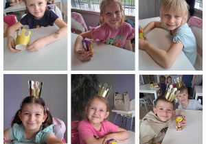 Dzieci w złotych koronach siedzą przy stoliku uśmiechają się do zdjęć